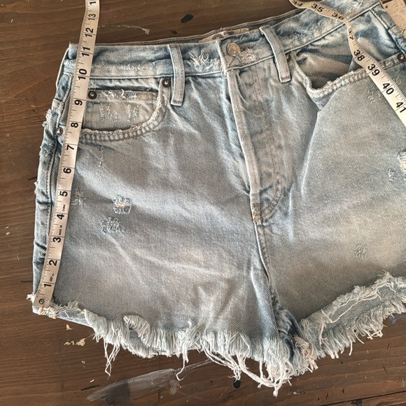 FREE PEOPLE NWT High Waisted Jean Shorts - Light Wash 27 - Picture 6 of 6